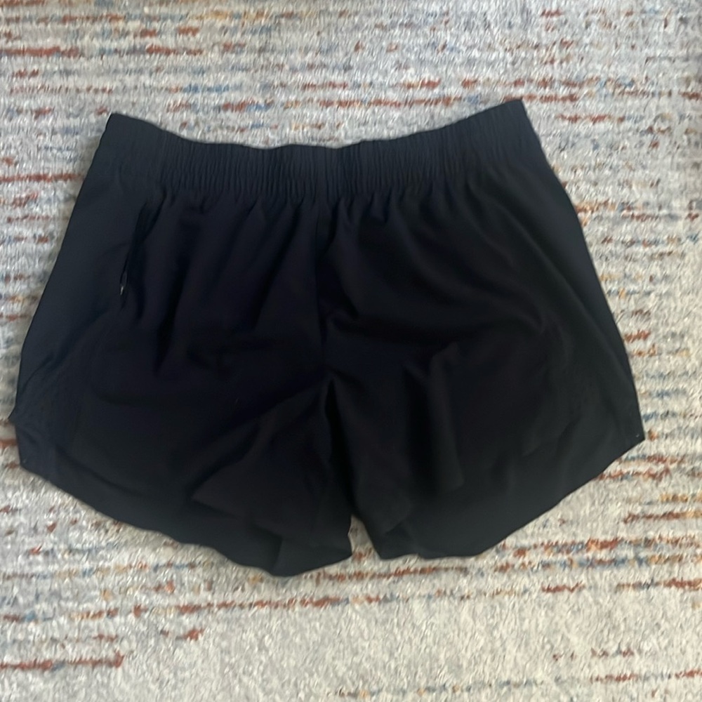 ATHLETA HUSTLE 4.5” short